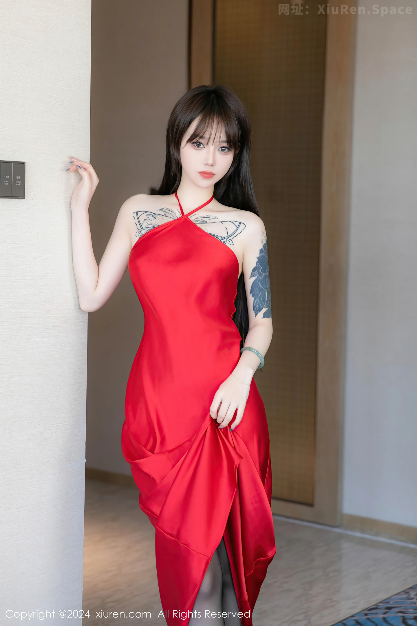 图片[3]-[XiuRen秀人网]VOL.8630 模特奶瓶性感红色长裙露黑色内衣配超薄黑丝秀曼妙身姿诱惑写真90P-秀人网官方网站